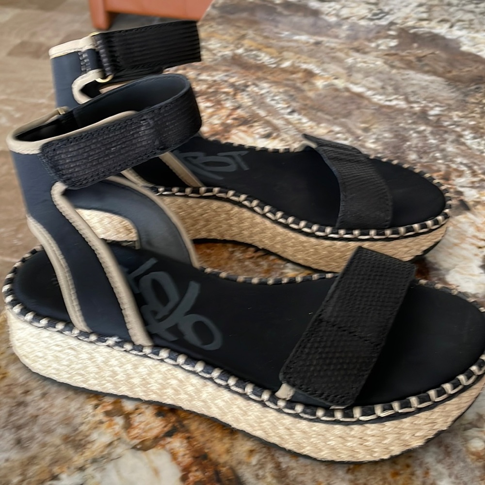 OTBT black sandals size 7